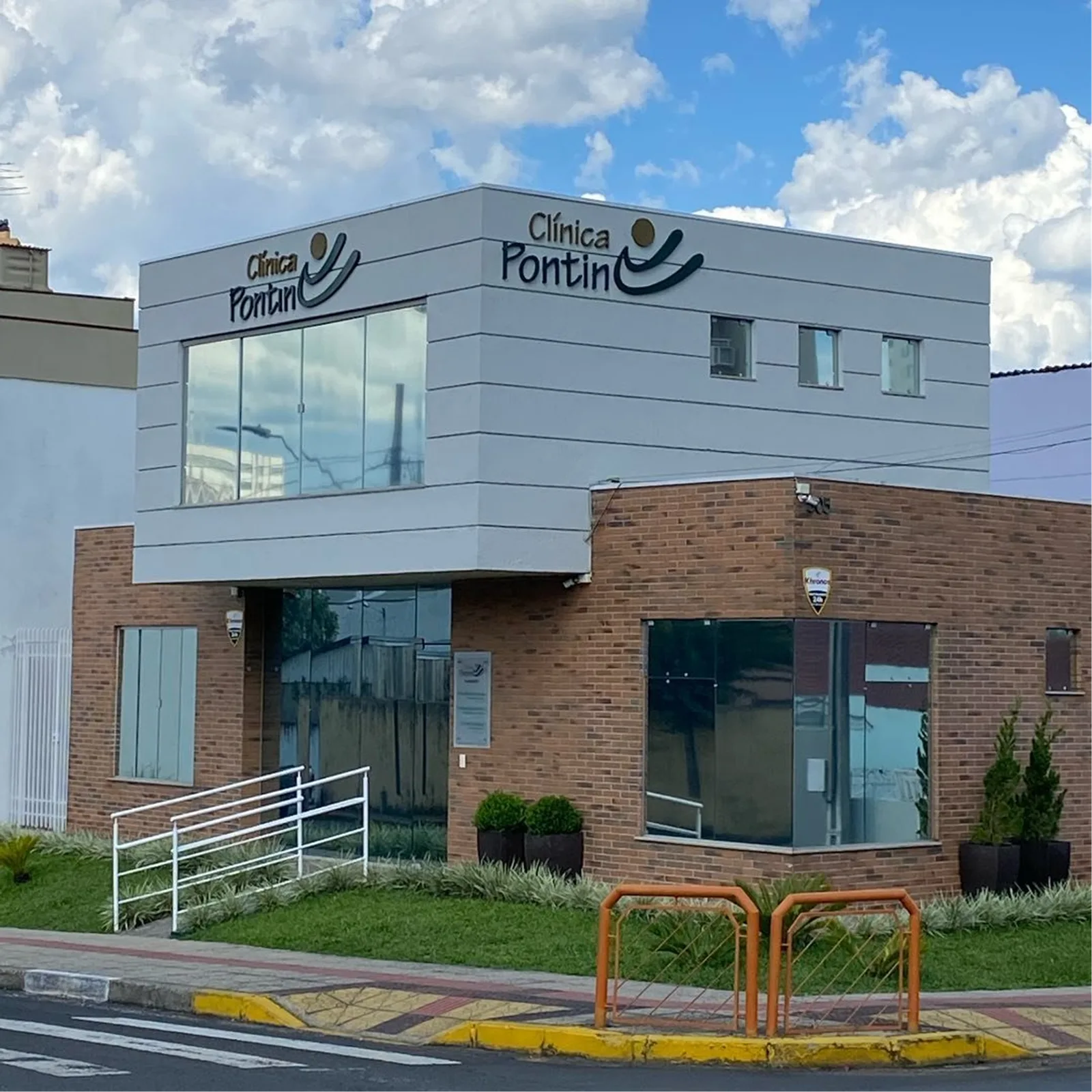 Fachada da Clínica Pontin — entrada